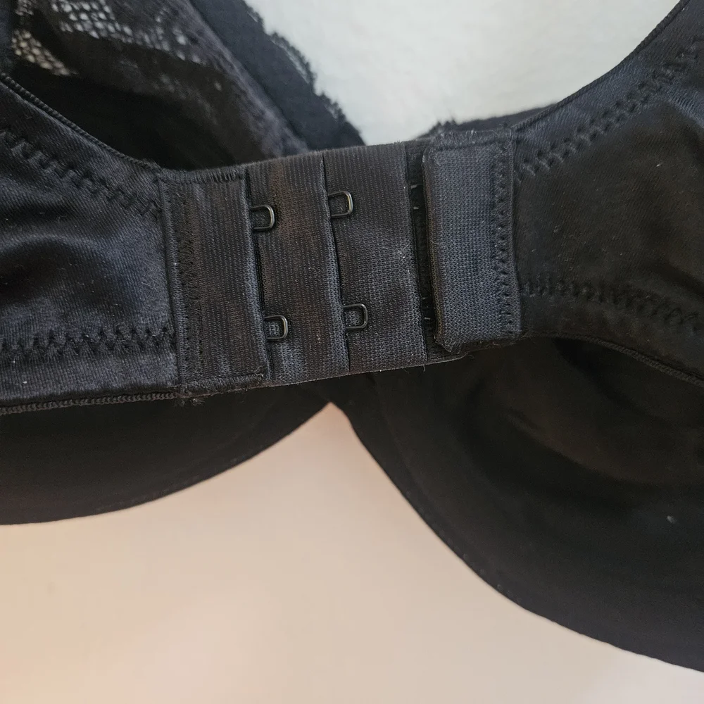 Lilyette Black Lace Minimizer Bra. 36C